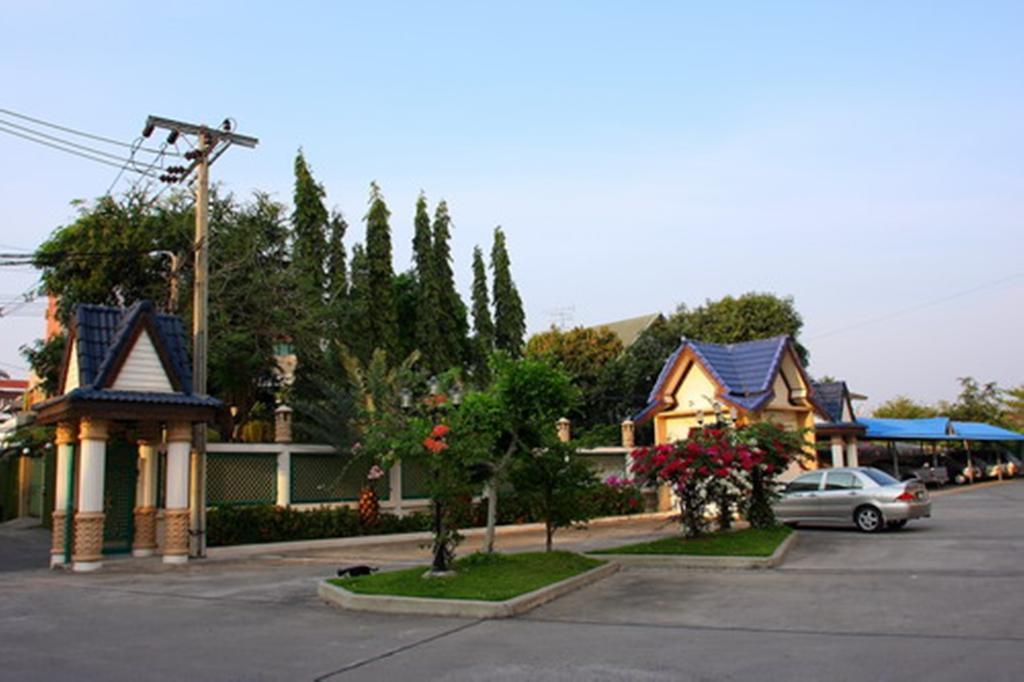 Js Tower Hotel Bangkok Exterior photo